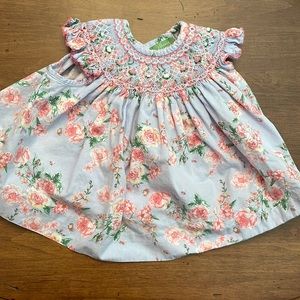 Adorable floral too. Perfect for spring/summer